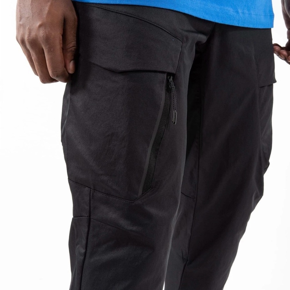 Nike Men's Dark Cargo Pants - Picture 4 of 11